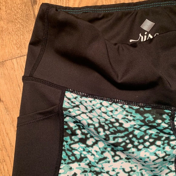Lularoe cropped workout leggings - Picture 5 of 8